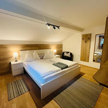 Maximilian Apartamento Tux