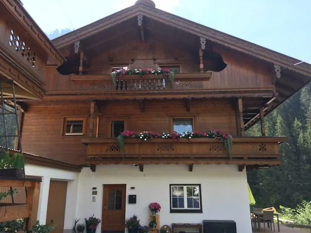 Maximilian Apartment *