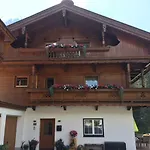 Maximilian Apartment *